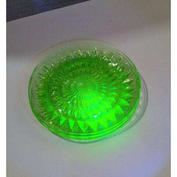 Vtg Jeanette Glass Green Depression Uranium Luncheon Plates Cube Set Of 4 9"" - Picture 2 of 6